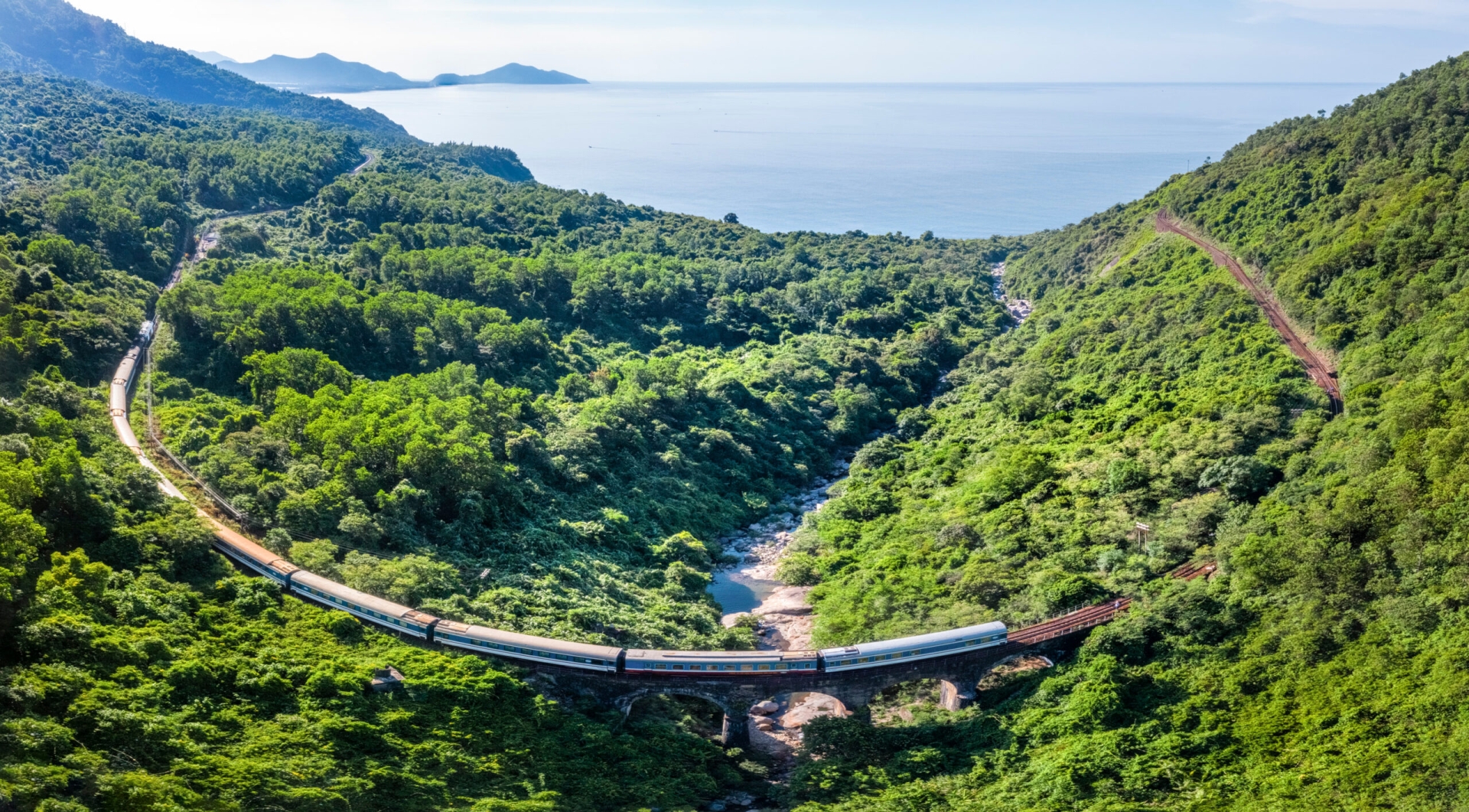 TÀU HÀ NỘI ĐÀ NẴNG