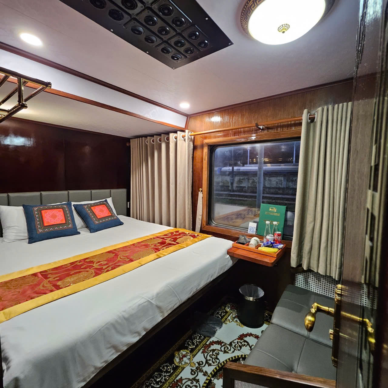 tàu 5 sao hà nội sapa( lào cai)